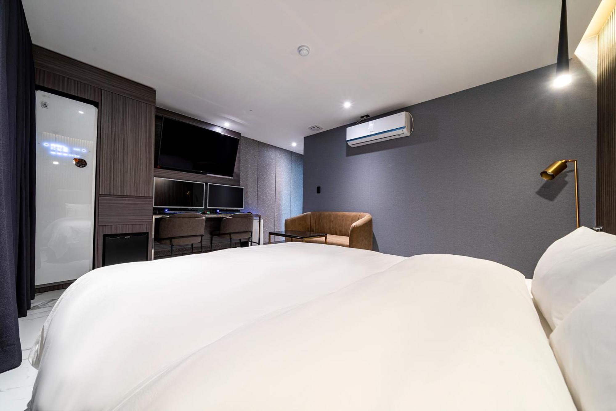 Urban Brown Hotel Chungju City Hall Bagian luar foto
