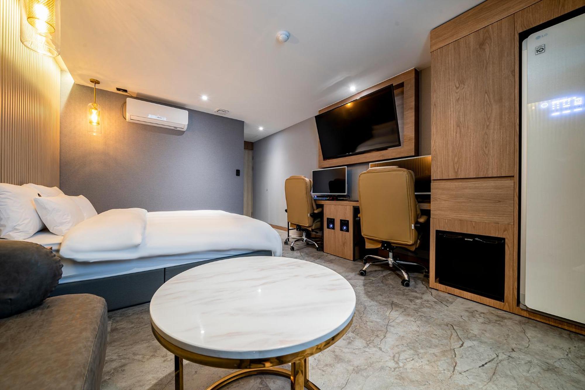 Urban Brown Hotel Chungju City Hall Bagian luar foto