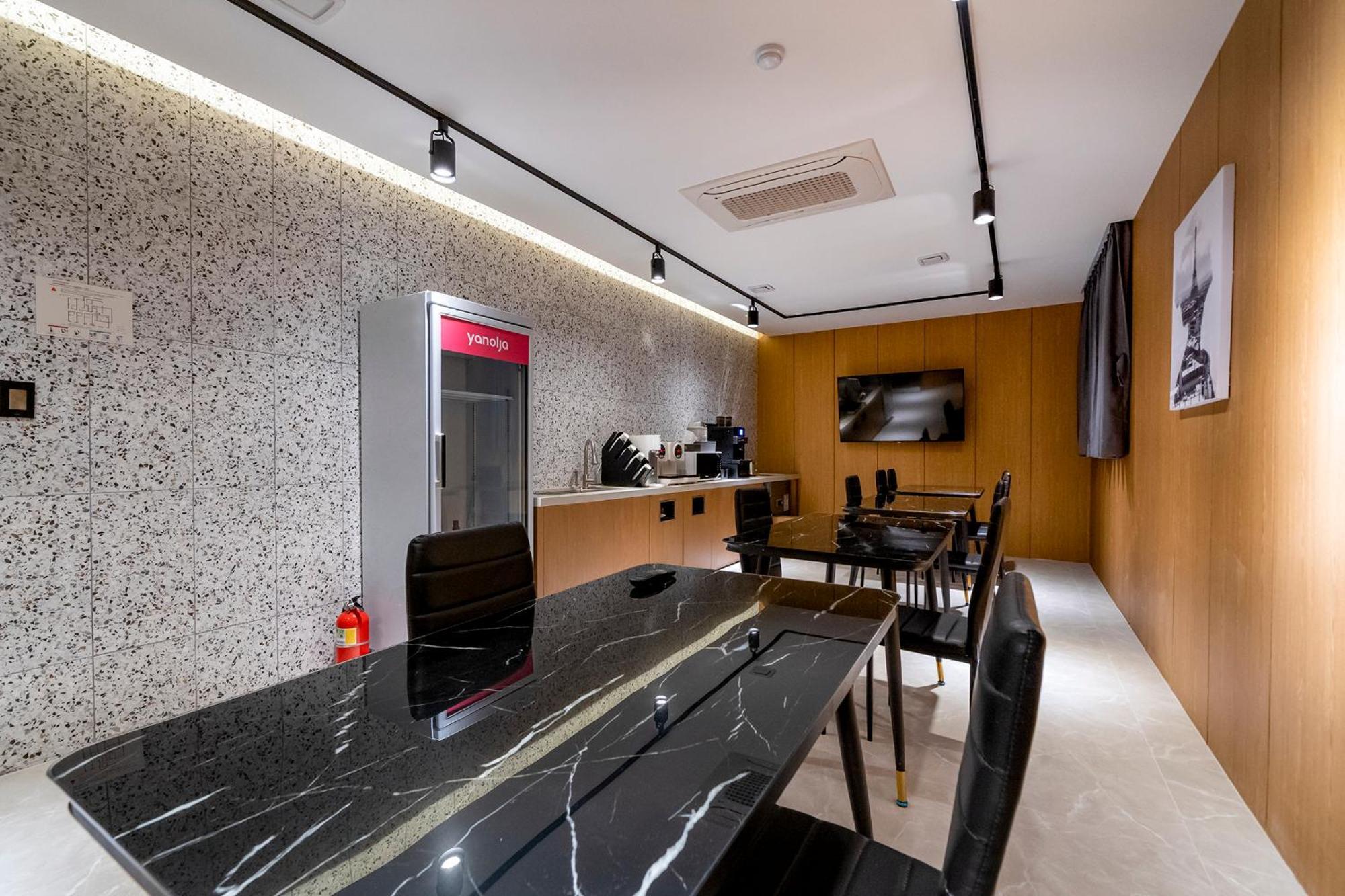 Urban Brown Hotel Chungju City Hall Bagian luar foto